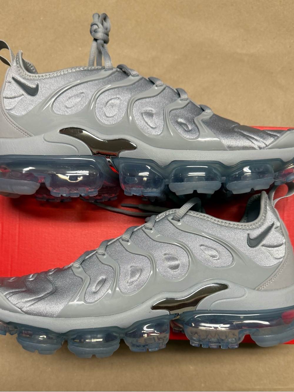 Nike Air Vapormax Plus Wolf Grey Men’s size 10 running shoes NEW!